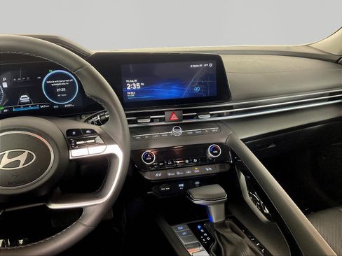 Used 2025 Hyundai Elantra Limited FWD image 9