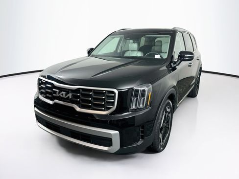 Used 2025 Kia Telluride S FWD image 3