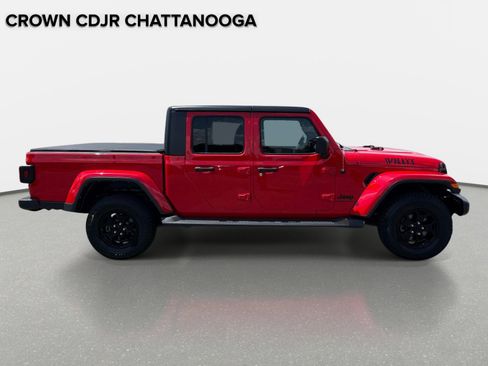 Certified 2022 Jeep Gladiator Sport AWD/4WD image 3