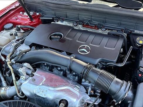 Used 2022 Mercedes-Benz GLB 250 w/ Premium Package Lite image 34