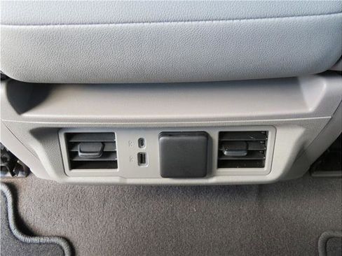 Used 2025 GMC Sierra 1500 SLT image 9