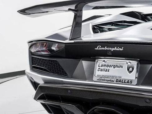 Used 2018 Lamborghini Aventador S image 14
