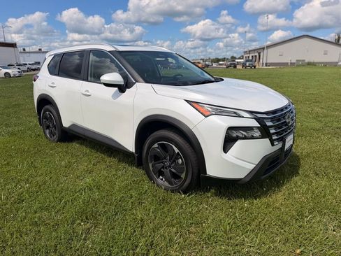 Certified 2025 Nissan Rogue SV w/ SV Premium Package FWD image 3
