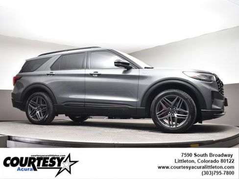Used 2025 Ford Explorer ST-Line w/ Premium Package image 33