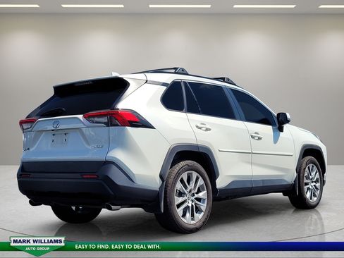 Used 2021 Toyota RAV4 XLE Premium FWD image 4