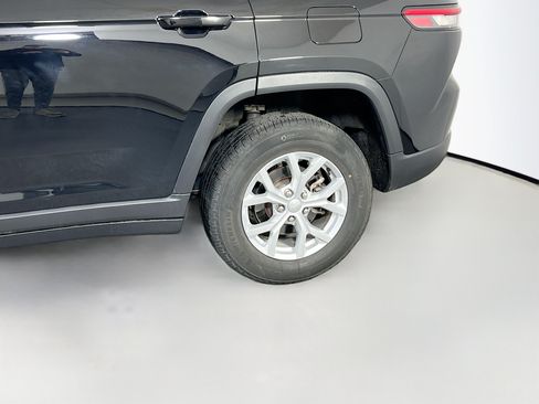 Used 2023 Jeep Grand Cherokee Limited AWD/4WD image 31