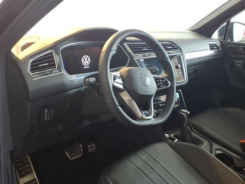 Used 2023 Volkswagen Tiguan SE R-Line AWD/4WD image 9