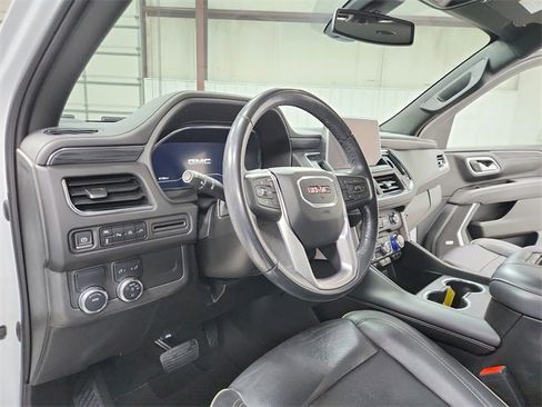 Used 2022 GMC Yukon XL SLT image 18