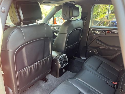Used 2022 Porsche Macan image 27