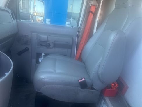 Used 2015 Ford E-350 and Econoline 350 Super Duty image 12