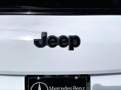 Used 2024 Jeep Grand Cherokee L Laredo image 29