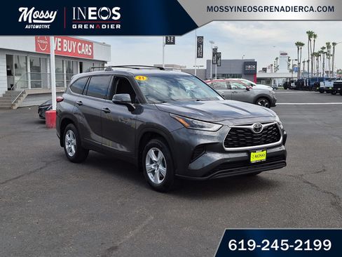 Used 2021 Toyota Highlander L FWD image 2