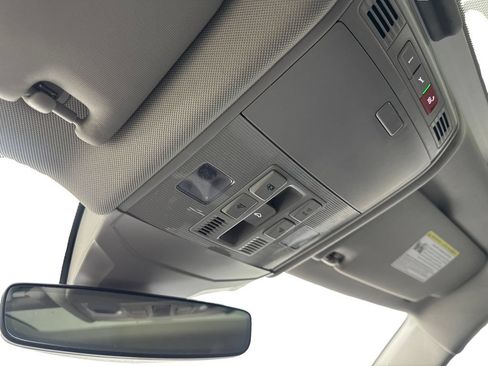 Used 2025 Volkswagen Jetta SE FWD image 70