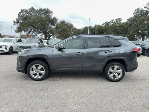 Used 2021 Toyota RAV4 XLE Premium image 3