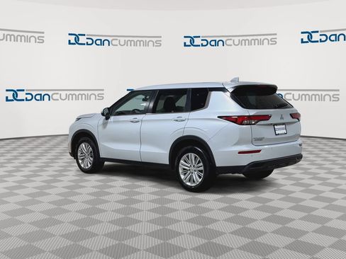 Used 2024 Mitsubishi Outlander ES AWD/4WD image 6