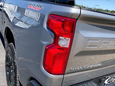 Used 2025 Chevrolet Silverado 1500 LT Trail Boss w/ LT Trail Boss Premium Package AWD/4WD image 28