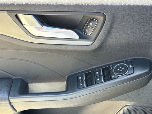 Used 2024 Ford Escape SE image 16