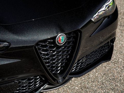 New 2025 Alfa Romeo Giulia AWD w/ Driving Assist Package image 13