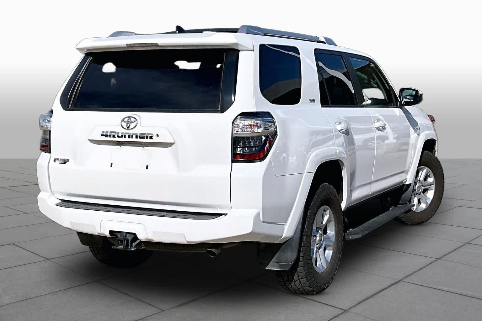 Used 2018 Toyota 4Runner SR5 AWD/4WD image 13