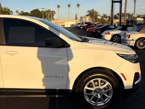 Used 2022 Chevrolet Equinox LS image 9