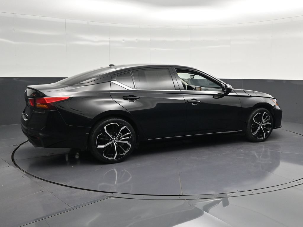 Used 2024 Nissan Altima 2.5 SR FWD image 3