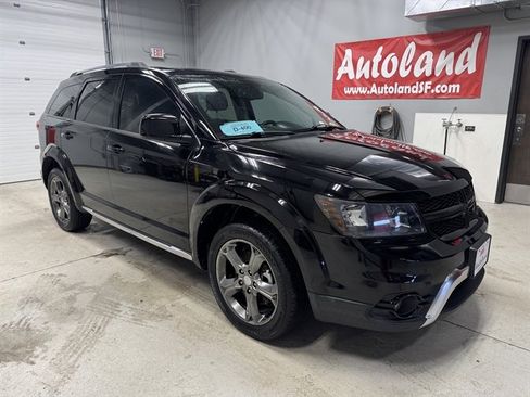 Used 2015 Dodge Journey Crossroad w/ Flexible Seating Group image 1