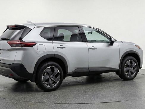 Used 2025 Nissan Rogue SV AWD/4WD image 9