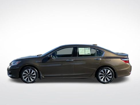 Used 2017 Honda Accord Touring image 2
