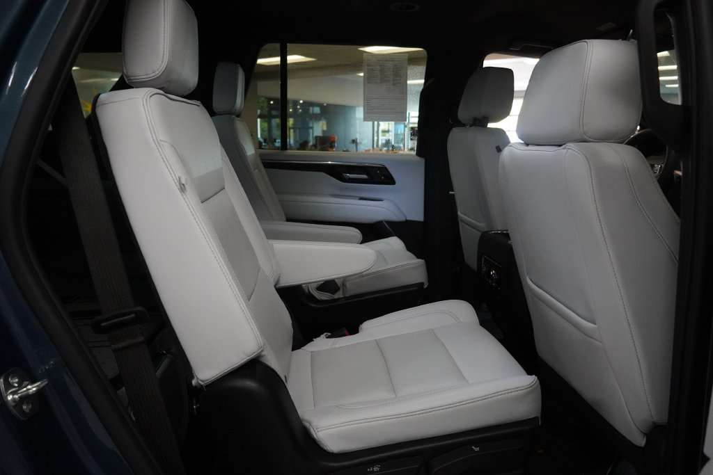Used 2025 Chevrolet Tahoe Premier AWD/4WD image 31