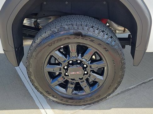 Used 2025 GMC Sierra 2500 AT4 image 10