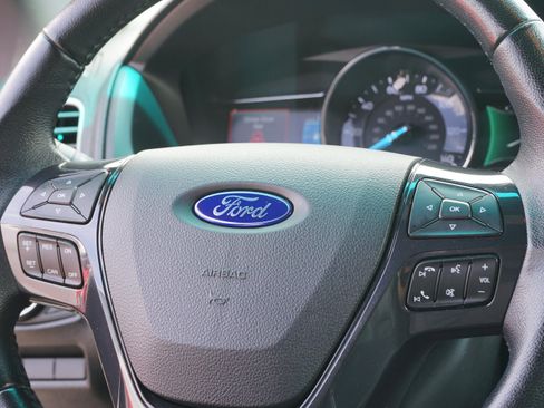Used 2016 Ford Explorer XLT w/ Equipment Group 202A AWD/4WD image 16