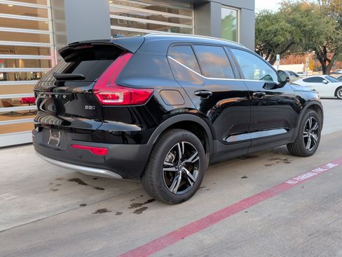 Used 2025 Volvo XC40 B5 Core image 10