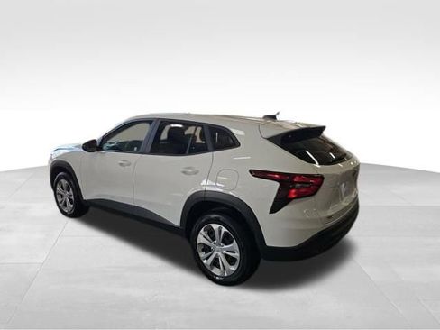 Used 2025 Chevrolet Trax LS FWD image 5