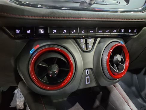 Used 2022 Chevrolet Blazer RS w/ Enhanced Convenience Package AWD/4WD image 13