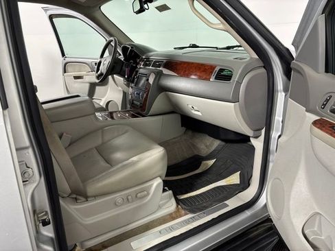Used 2010 Chevrolet Tahoe LTZ AWD/4WD image 28