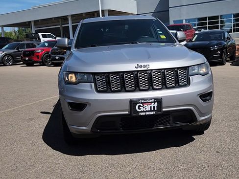 Used 2019 Jeep Grand Cherokee Altitude AWD/4WD image 4