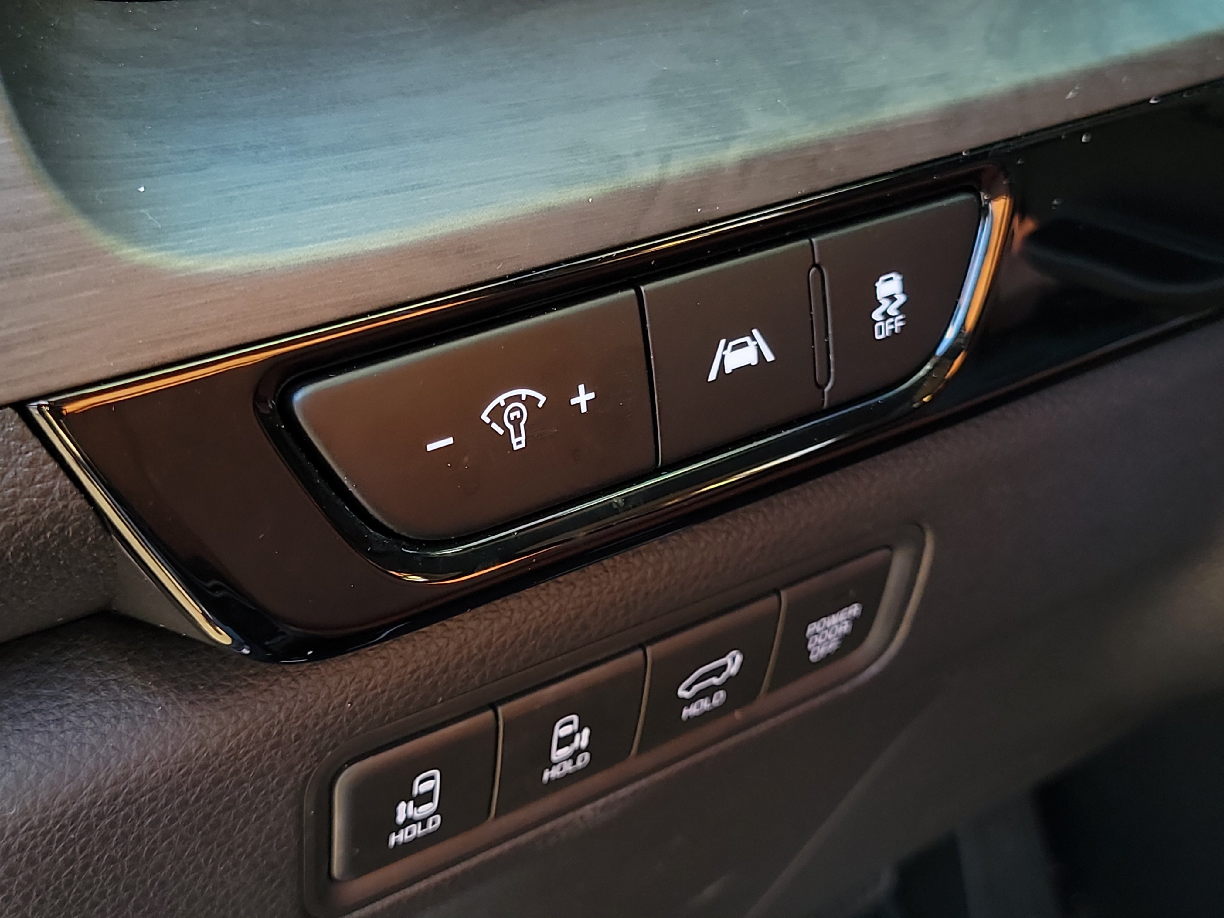 Used 2024 Kia Carnival SX FWD image 7