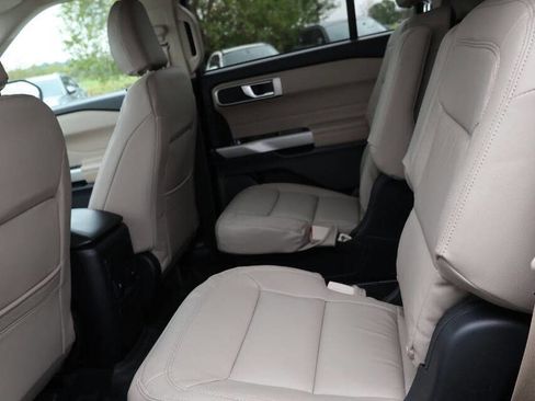 Used 2023 Ford Explorer XLT image 18