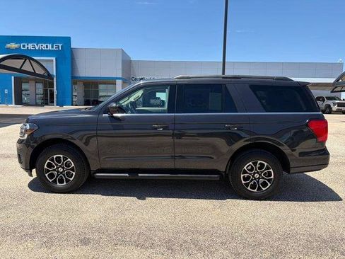 Used 2024 Ford Expedition XLT RWD image 8