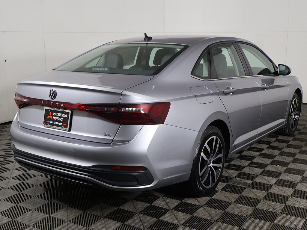 Used 2025 Volkswagen Jetta SE FWD image 9