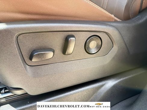 Used 2025 Chevrolet Suburban High Country w/ Sun And Tow Package AWD/4WD image 14