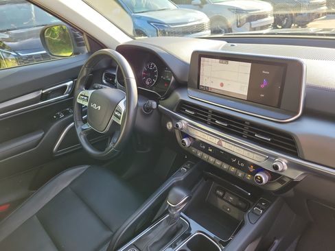 Used 2022 Kia Telluride S FWD image 8