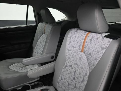 Used 2023 Toyota Highlander Bronze Edition AWD/4WD image 27
