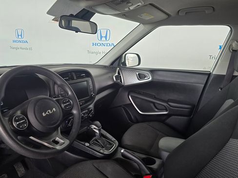 Used 2025 Kia Soul LX FWD image 11