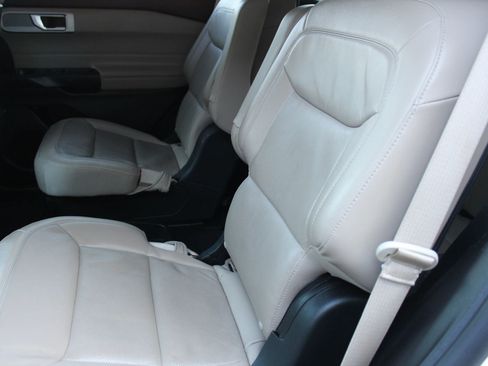 Used 2020 Ford Explorer Limited image 13