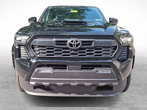 Used 2025 Toyota Tacoma TRD Sport AWD/4WD image 2