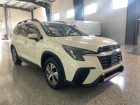 Used 2025 Subaru Ascent Premium AWD/4WD image 1