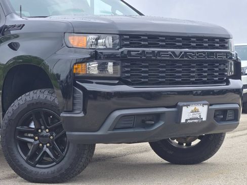 Used 2021 Chevrolet Silverado 1500 Custom Trail Boss w/ Midnight Edition AWD/4WD image 2