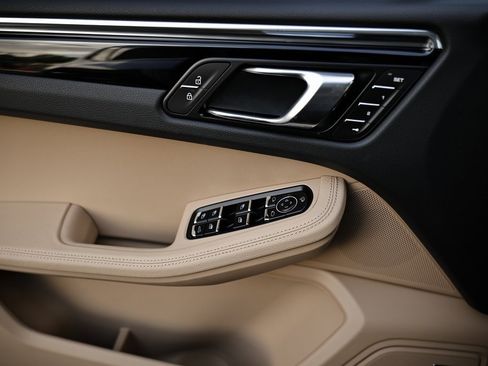 New 2026 Porsche Macan image 19