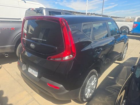 Used 2020 Kia Soul LX FWD image 2